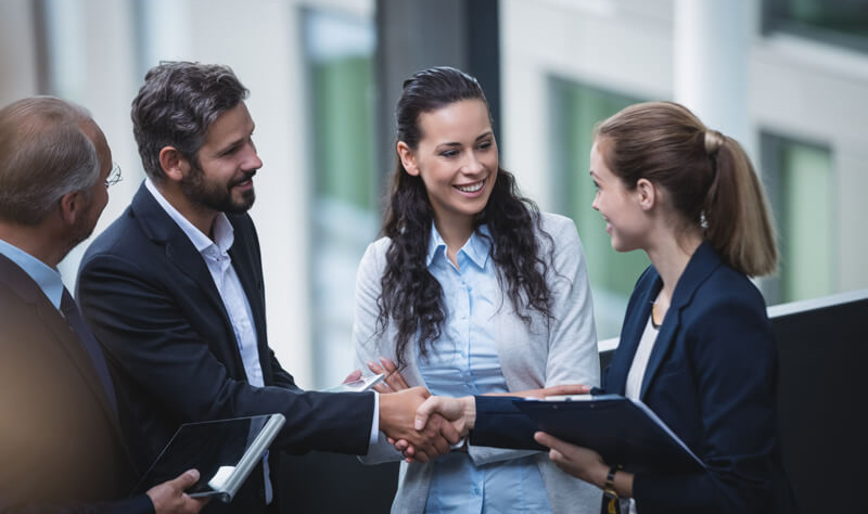 businesspeople-having-discussion